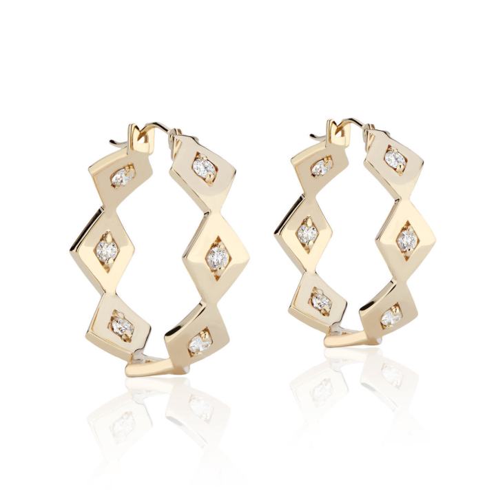 10 Modern Hoop Earrings for a New&nbsp;Look