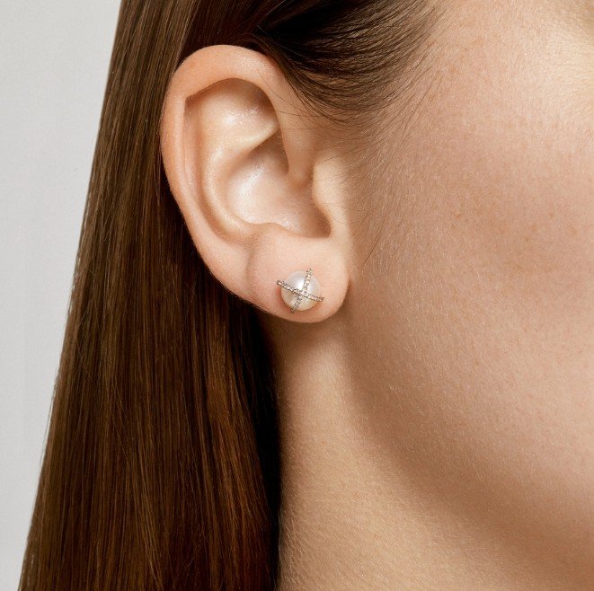 Yellow Gold Diamond x Pearl Stud Earrings detail view